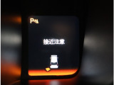パーキングセンサー付き音と表示でお知らせ