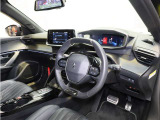 ■本革巻小径スポーツステアリングホイール ■アダプティブクルーズコントロール(ストップ&ゴー機能) ■レーンキープアシスト ■ブラインドスポットモニター ■アクティブセーフティブレーキ ■スマートキー