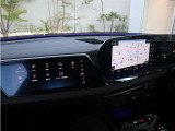 内装はシンプルに使い勝手を考え作られています。お車を運転する感覚をダイレクトに体感して頂けます。室内も広くロングドライブにも快適にお過ごしいただけます。