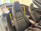 車両はすべて屋内にて保管しておりますので、綺麗な状態のお車をご覧いただけます。