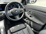 国道1号線に沿い横浜市営地下鉄「三ッ沢上町駅」から徒歩約10分。 BMW Premium Selection 横浜三ッ沢店 / 〒240-0062神奈川県横浜市保土ヶ谷区岡沢町322-3 / TEL:045-612-8488