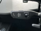 アダプティブクルーズコントロール装備 設定した速度で前方車両に追いつくと、安全な車間距離を自動で調整して前方車両を追従します。長距離ドライブでの疲労を軽減する大変重宝する機能です。