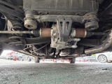【下廻り防錆塗装】下回りの防錆加工も大人気オプションです。下回りを融雪剤などから長期間お守り致します。是非お車と一緒にご検討くださいませ。