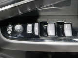 運転席のスイッチ類です。