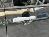 品質へのこだわり!フロアマットやシートなど車内をキレイに清掃し、ニオイや汚れなどを徹底的にクリーニングしてもらっております。室内はピカピカです☆