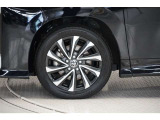 タイヤサイズ(225/45R21)装着しています。