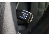 追従機能付クルーズコントロール搭載です。先行車を検知して適切な車間距離を保てる速度に調整、先行車がいなくなったら設定速度で走行を続けてくれます。運転操作の負担を軽減し、疲労軽減に貢献してくれます。