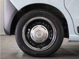 ◆純正ホイール装着車◆シンプルなデザインのホイールキャップ付きです。