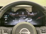 スタイリッシュなデザインで、視認性の高いメーター。走行状況をひと目で確認でき、安全で快適なドライブをサポートします。