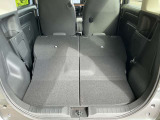 リヤシートを全て倒せばさらに荷物が積めますよ。