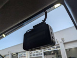 ドライブレコーダーです。前側と車内の状態を録画できます。