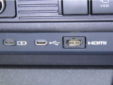 HDMI端子、USB端子、充電用USB端子を装備しております。