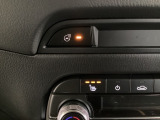 運転席、助手席には3段階で温度調節が可能なシートヒーターを装備しております。ステアリングヒーターはハンドルをじんわりと温めます♪寒い朝でも快適に運転できますよ♪