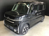 斜め45度のスタイリッシュな顔立ち