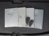 【インテリジェントキー】キーをかばんやポケットに携帯するだけでドアの開け閉め、エンジンの始動がOk♪またボタン操作でもドアの開け閉めが可能。エンジンイモビライザーにより車両の盗難防止機能を高めています。