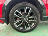 純正アルミホイール付いてます!車の軽量化に繋がることは勿論、見た目の印象が違いますよね♪