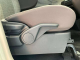 運転席はご自身の適切な運転ポジションへ移動可能なラチェットが付いております。