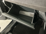 【グローブボックス】収納スペースが沢山あるので車内が散らからずに助かります。ちょっとした物を入れるのにいいですね♪