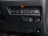 ハンドルヒータースイッチ*ハンドルの左右のグリップ部を暖めることができます。