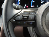 ステアリングスイッチ付き。前方から目を離すことなく操作することが可能です。