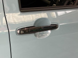 品質へのこだわり!フロアマットやシートなど車内をキレイに清掃し、ニオイや汚れなどを徹底的にクリーニングしてもらっております。室内はピカピカです☆