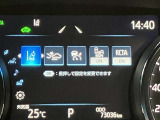 【レーンディパーチャーアラート】道路上の白線(黄線)をカメラで認識し、ドライバーがウインカー操作を行わずに車線を逸脱する可能性がある場合、ブザーとディスプレイ表示により注意を喚起サポートします。