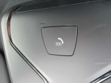SOSコール装備です。緊急時は遠慮なく押してください。BMWメーカーエマージェンシーに直結致します。