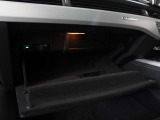 各モデルの情報がインプットされた専用テスターで過去の細かな不具合を確認し、モデルの各部位ごとに専用スペシャルツールを用いて整備します。