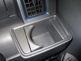 運転席前にカップホルダーがあります。
