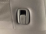 フックには、重さ3kgまでの荷物がかけられます。足元に置きたくないものなどがある時に役に立ちます♪