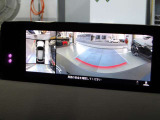 360&deg;ビューモニターでは、両サイドとフロント、バックカメラの合成で、あたかも上空から見下ろした様に周囲を確認して頂けます。駐車場だけでなく、T字路等でも活躍のアイテムです!