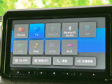 多彩なメディアに対応し、お好みの音楽を存分に楽しめます。ラジオ、CD、USBなど、様々なソースから音楽が楽しめます。