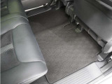 Honda認定中古車に新品の純正フロアマットを装着しました。気分よくドライブをお楽しみいただけます♪