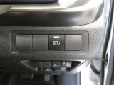 コーナーセンサーを車の前後に装備。障害物までの距離に応じて警告音を変えてお知らせ。縦列駐車時や駐車場・車庫などでの取り回しをサポートします。詳細は販売店スタッフまでおたずねください。