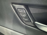 シートメモリー機能装備付きです。シートの位置をそれぞれ記憶しておく事ができるので、ご家族や、複数の方で車を乗られるオーナー様には、便利な機能です。