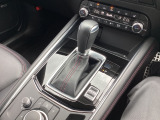 アクセルペダルを踏み込む量や速さに応じて変速パターンをし、人馬一体の運転感覚を発揮してくれる6速オートマ!
