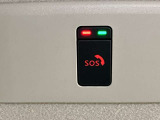 【SOSコール】事故や急病の時にボタンひとつで専門のオペレーターに接続。エアバックが開く事故の時は自動でオペレータに接続してくれます!