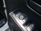 ドアミラーの鏡面の調節、格納は運転席からすべて操作できます!