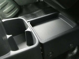 センターコンソール部にあるドリンクホルダー♪高さも丁度よく走行中でも楽々☆