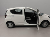 納車の前にはエンジンオイル、オイルエレメント、エアクリーナー、クーラント、バッテリー、ワイパーゴムのチェック又は交換を行います。