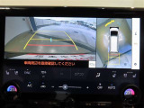 パノラミックビューモニター付きです。車両を上から見たような映像をディスプレイオーディオ画面に表示。運転席からの目視だけでは見にくい、車両周辺の状況をリアルタイムでしっかり確認できます。