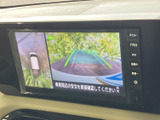 後退時の安全確認をサポートするバックモニター。駐車や狭い場所での取り回しが楽になります。