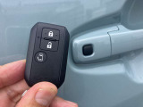 鍵を手元に持っておくことでドアハンドルのスイッチから鍵の開閉ができますよ☆