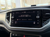 Volkswagen純正のナビゲーションです!少ない動作で必要な情報をご確認可能です!スマートフォンとも連携可能です!