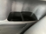 後席用のドリンクホルダーがあります。