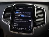 Rechargeモデルのプラグインハイブリッドシステムは、各ドライブモードに応じて電気モーターとガソリンエンジンを協調制御します。