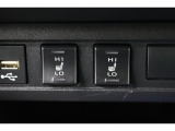 運転席と助手席には寒い日の肩や腰、冷えやすい下肢を温めてくれるシートヒーターが付いております!