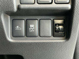 運転席右側に配置された操作スイッチ。