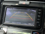 【バックモニター】 車庫入れの後方確認や、バックで駐車場に出入りの際等に後方を確認するのをお手伝いできます