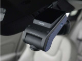 【ボルボ・ドライブレコーダー・360 駐車監視機能付】フロントカメラは水平360&deg;/垂直240&deg;を録画可能。前方/後方において映像を鮮明に録画します。大型バッテリーにより駐車監視用長時間録画にも対応。
